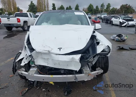 2021 Tesla Model Y Long Range Dual Motor All-Wheel Drive z USA, uszkodzony, nr VIN 5YJYGDEE4MF081036